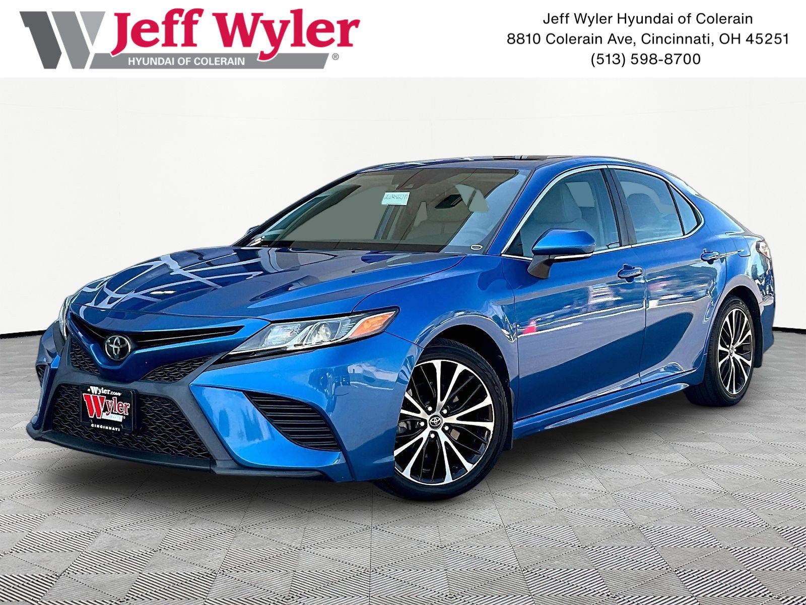 Used 2020 Toyota Camry SE w/ Convenience Package FWD image 1