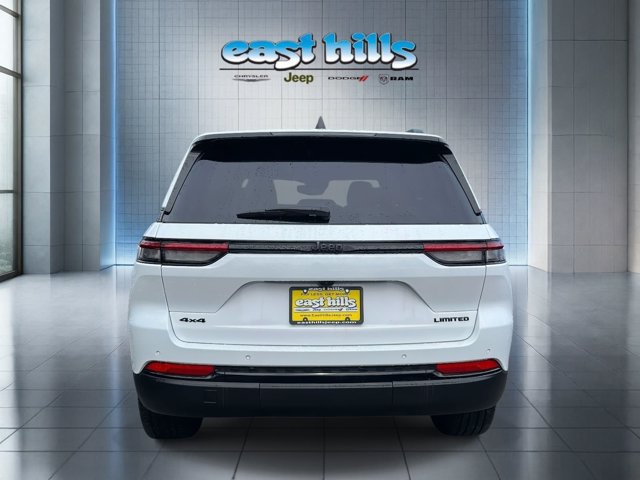 Certified 2024 Jeep Grand Cherokee Limited w/ Black Appearance Package AWD/4WD image 5