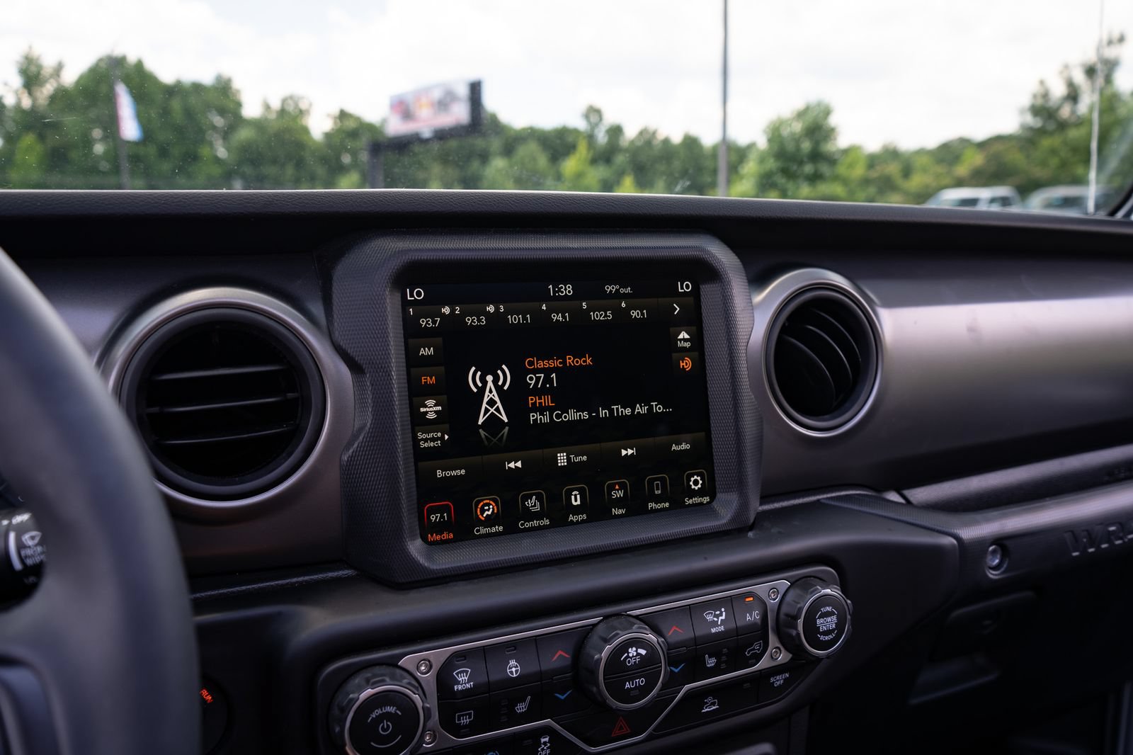 Used 2023 Jeep Wrangler Unlimited w/ Sun & Screen Package AWD/4WD image 24