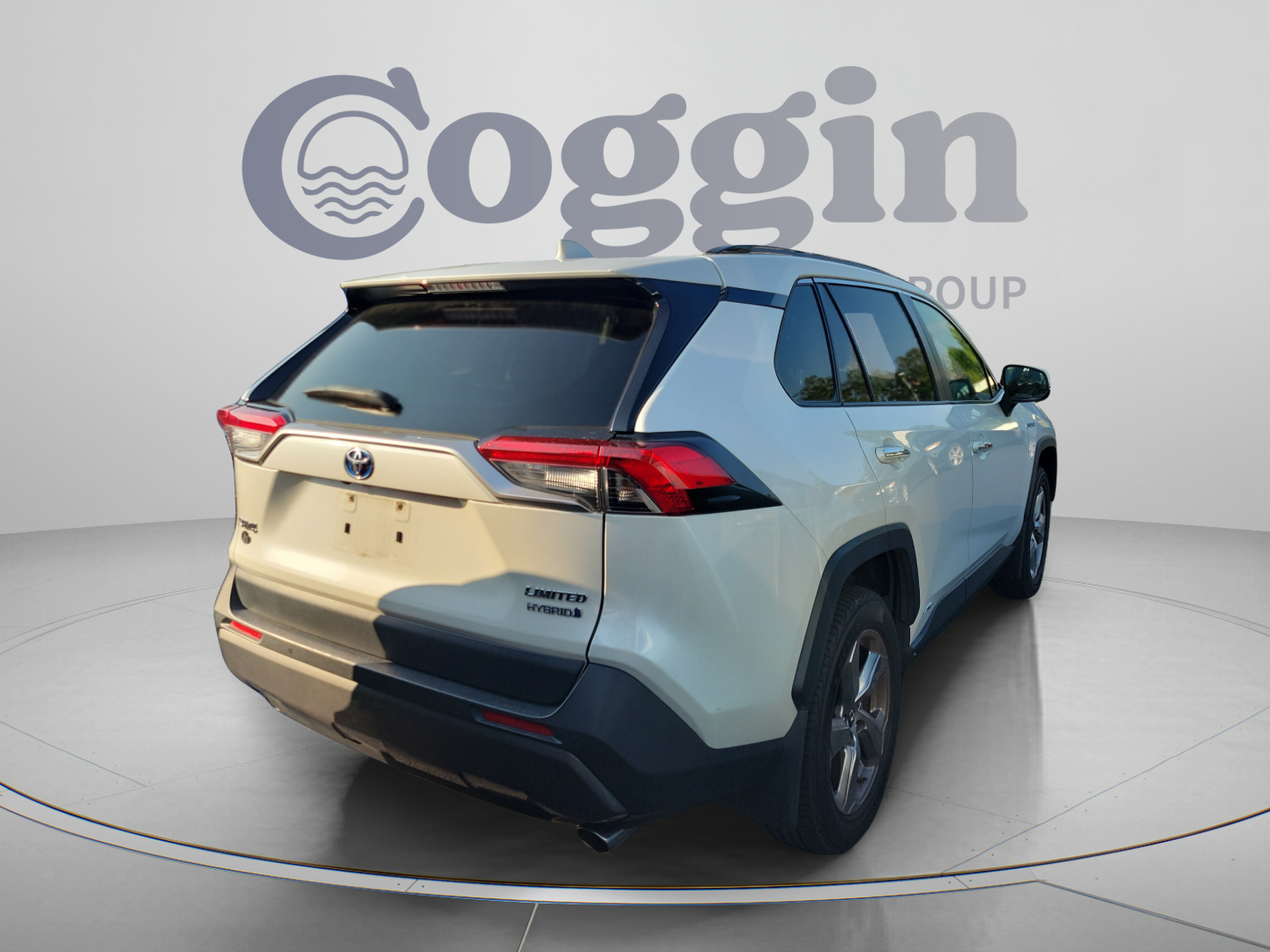 Used 2019 Toyota RAV4 Limited w/ Limited Grade Weather Package AWD/4WD image 3