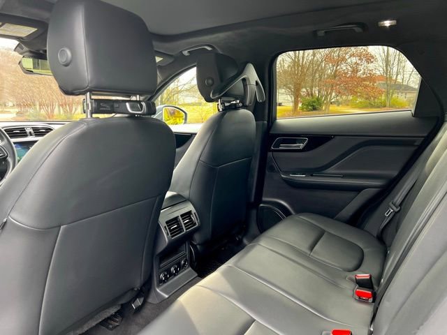 Used 2020 Jaguar F-PACE Premium image 16