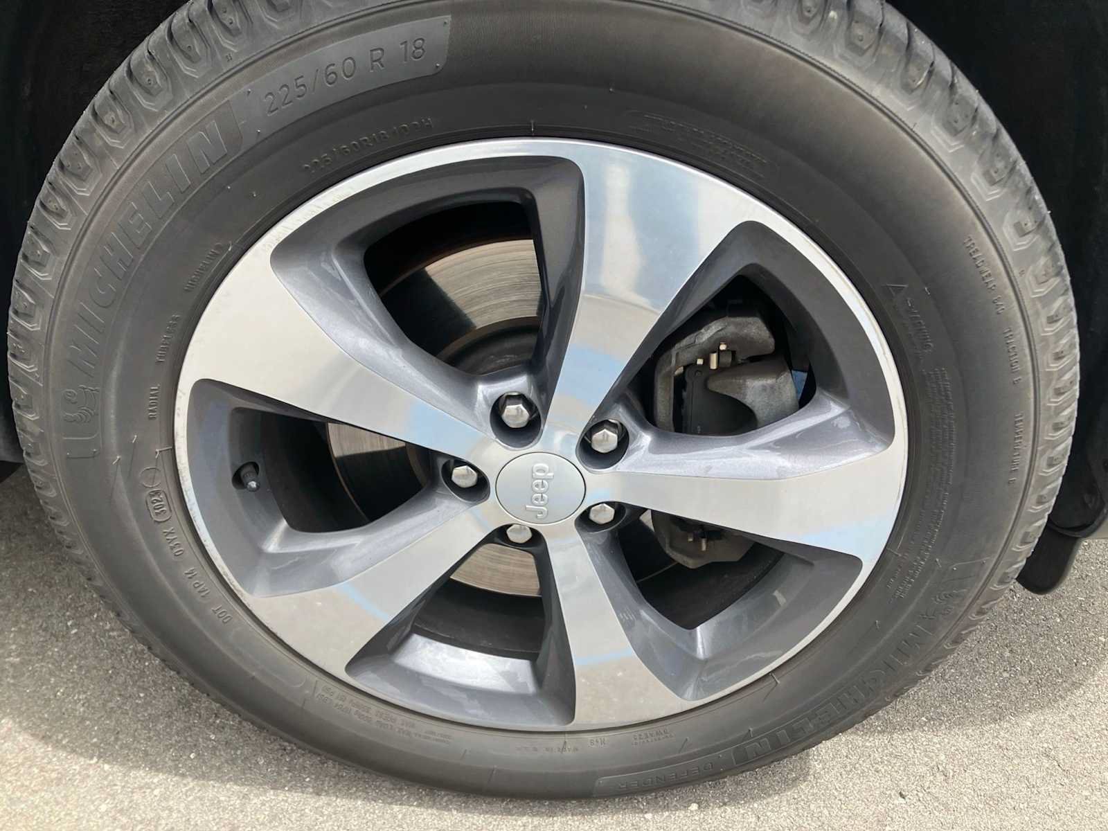 Used 2019 Jeep Cherokee Limited AWD/4WD image 7