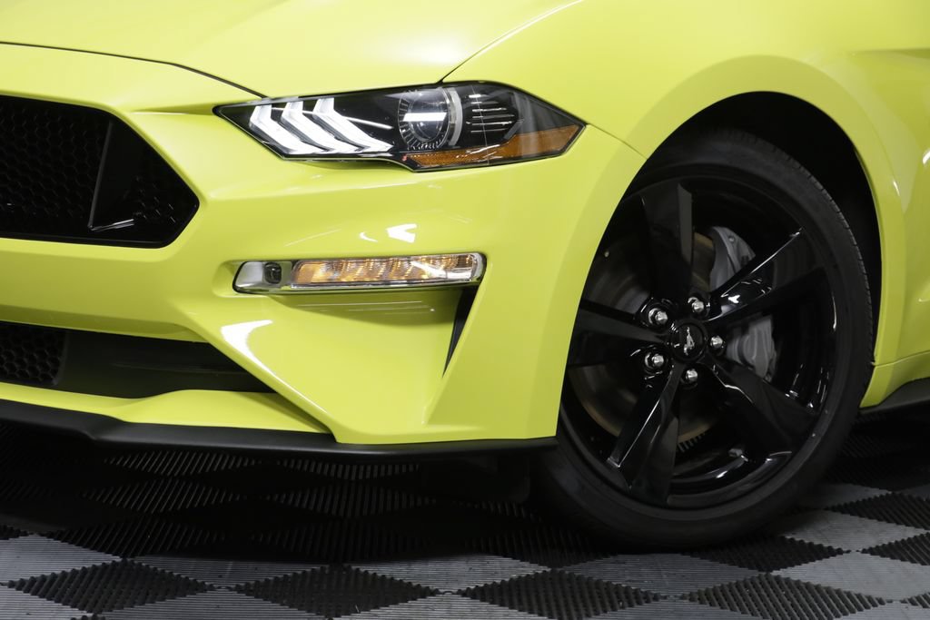 Used 2021 Ford Mustang GT Premium w/ Black Accent Package RWD image 3