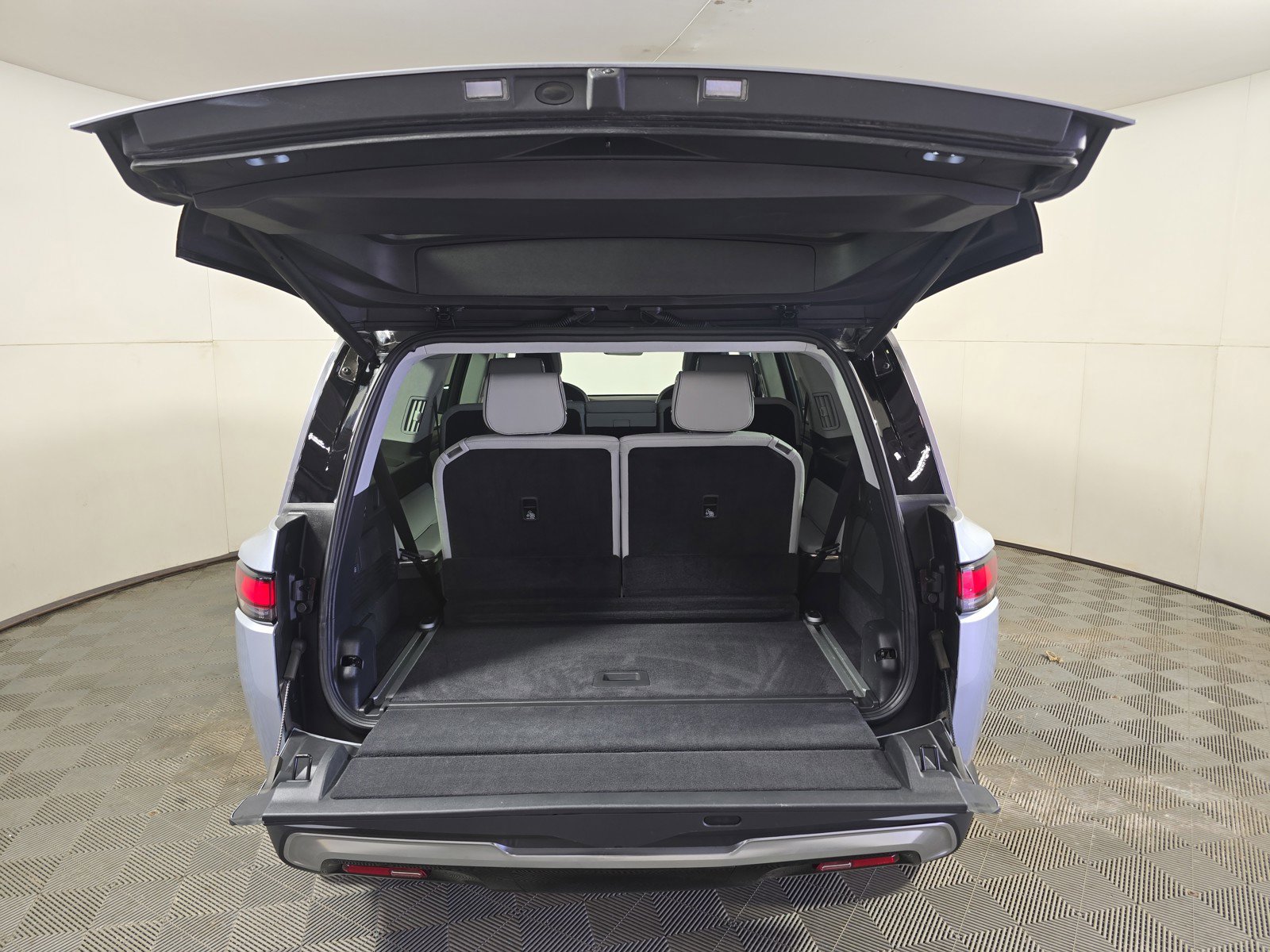 Used 2024 Rivian R1S Adventure AWD/4WD image 15