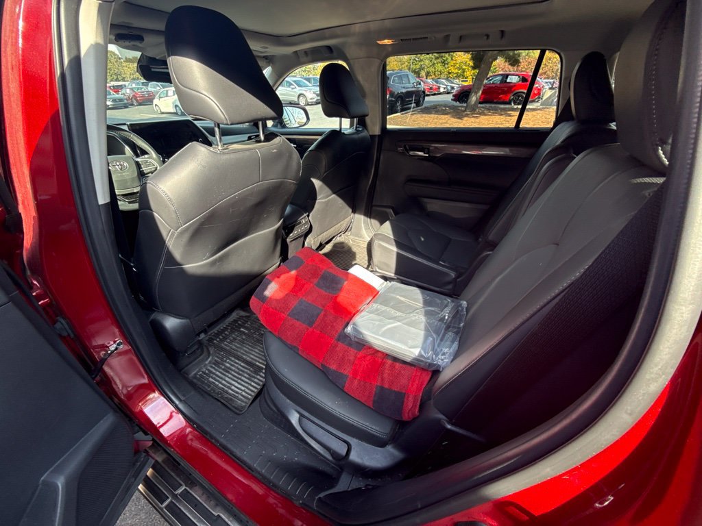 Used 2025 Toyota Highlander Platinum AWD/4WD image 19