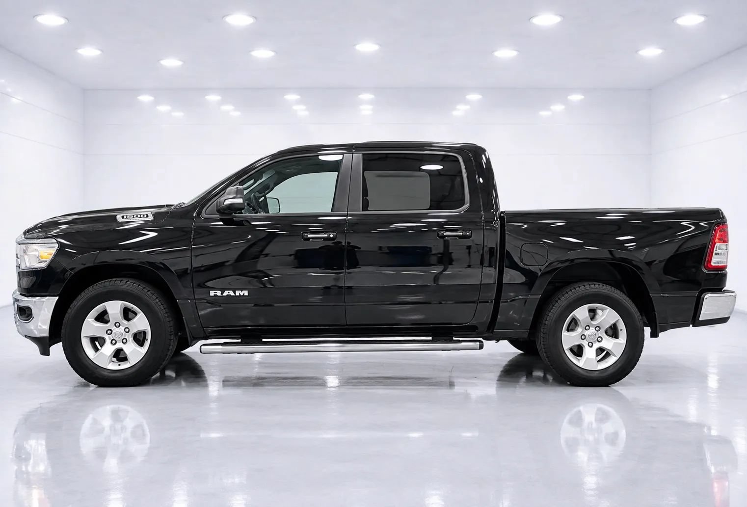 Used 2023 RAM 1500 Big Horn AWD/4WD image 2