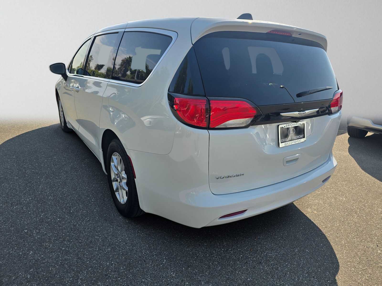 Used 2023 Chrysler Voyager LX FWD image 5
