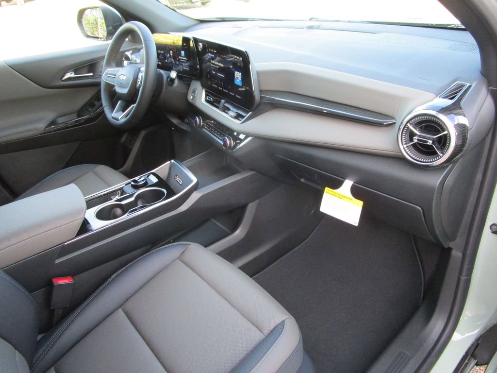 New 2026 Chevrolet Equinox LT w/ Convenience Package II FWD image 20