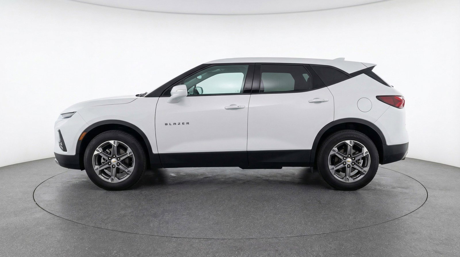 Used 2025 Chevrolet Blazer LT FWD image 4