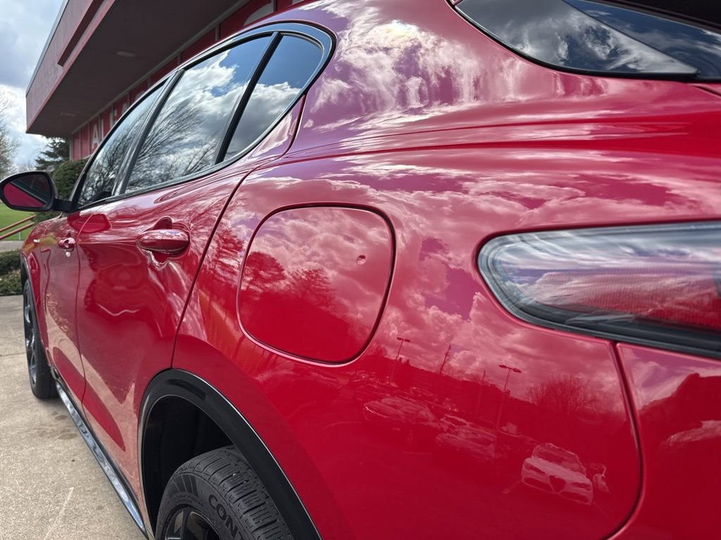 Used 2024 Alfa Romeo Stelvio Veloce image 13