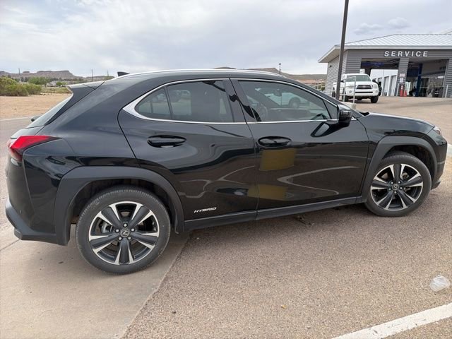 Used 2021 Lexus UX 250h w/ Accessory Package (Z1) image 4