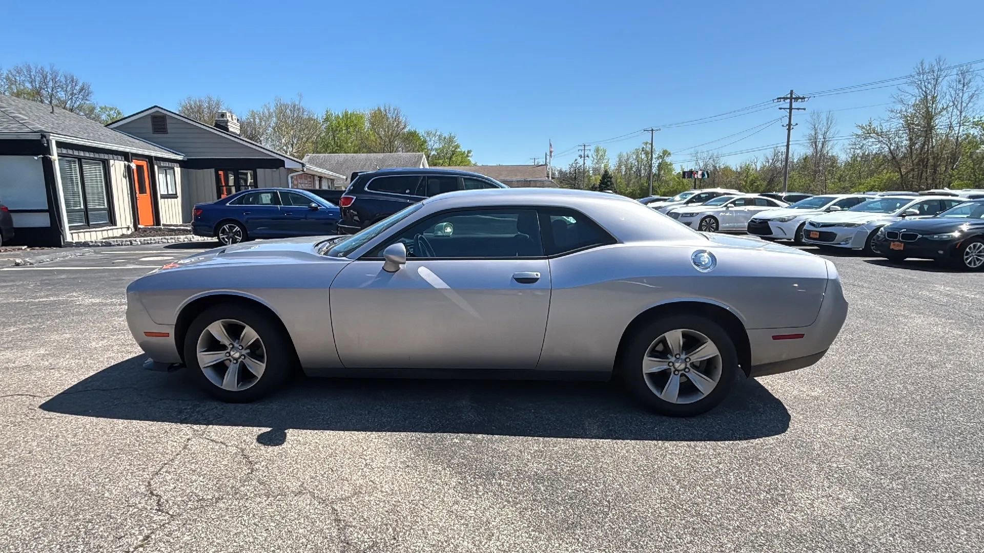 Used 2017 Dodge Challenger SXT image 2