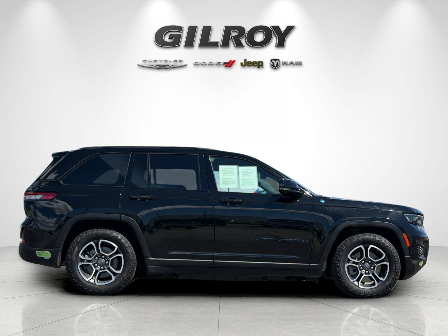 Used 2023 Jeep Grand Cherokee Trailhawk w/ Advanced Protech Group II AWD/4WD image 3