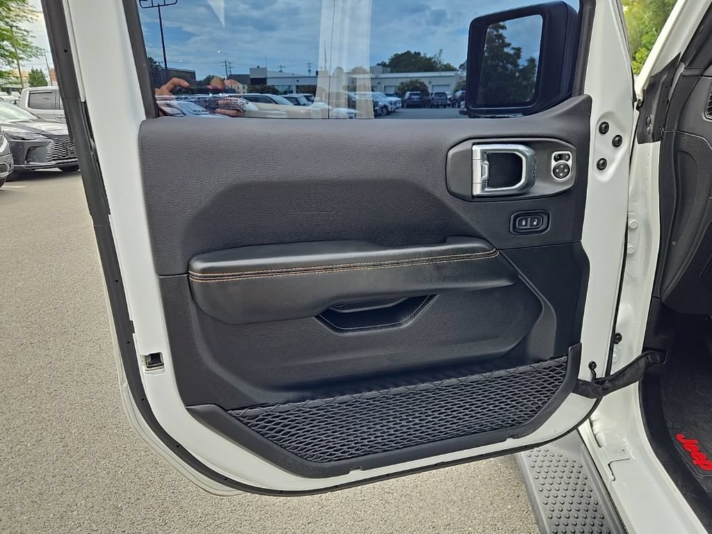 Used 2024 Jeep Wrangler Unlimited Sahara AWD/4WD image 16