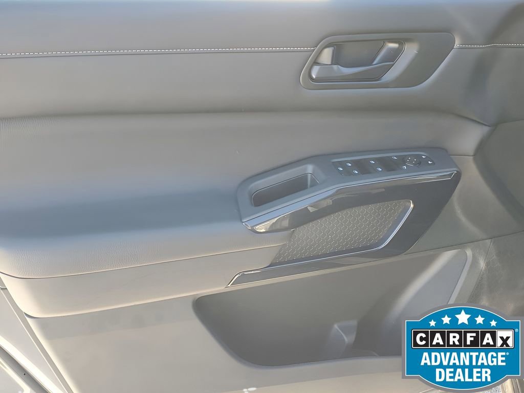 Used 2025 Nissan Pathfinder SV image 43