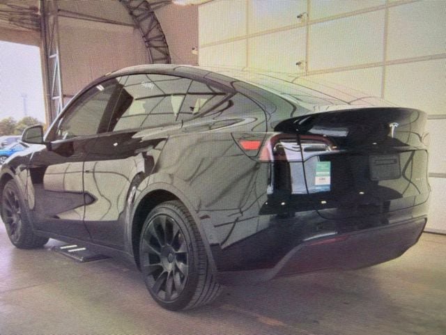 Used 2022 Tesla Model Y Long Range AWD/4WD image 3