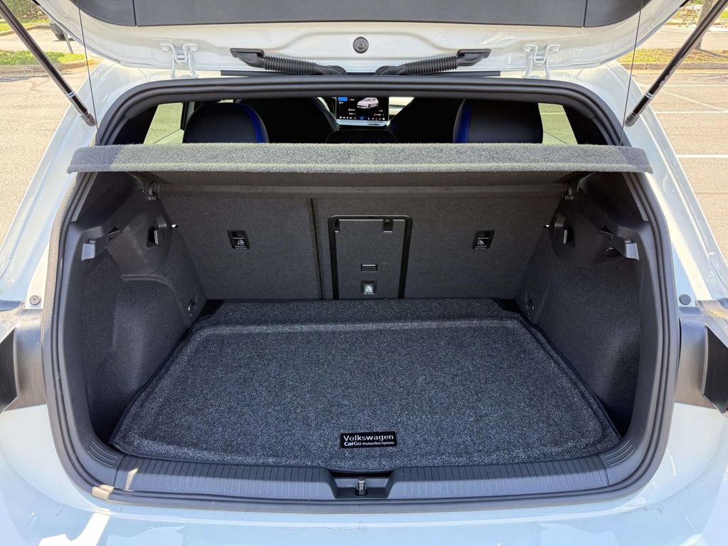 Used 2025 Volkswagen Golf R Black Edition image 27