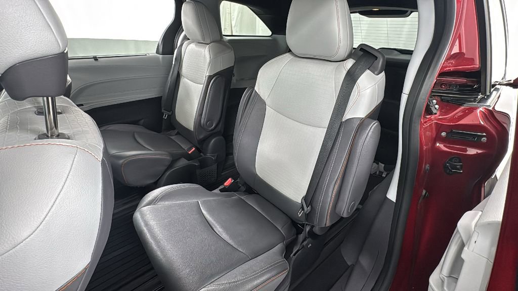 Used 2023 Toyota Sienna XSE image 12
