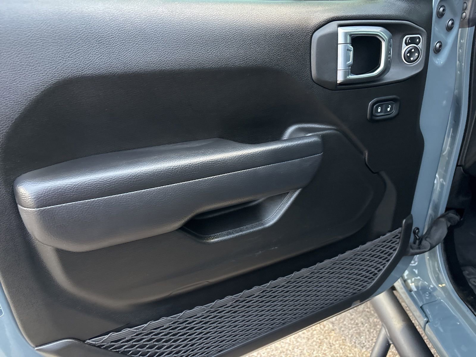 Used 2024 Jeep Wrangler Unlimited Rubicon 4xe w/ Technology Group image 10