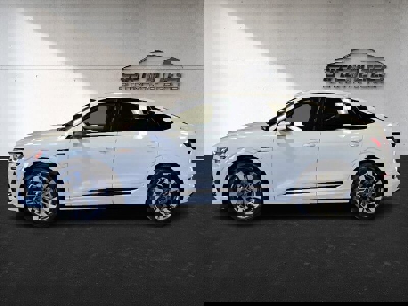 Used 2023 Audi e-tron Premium w/ Convenience Plus Package image 7
