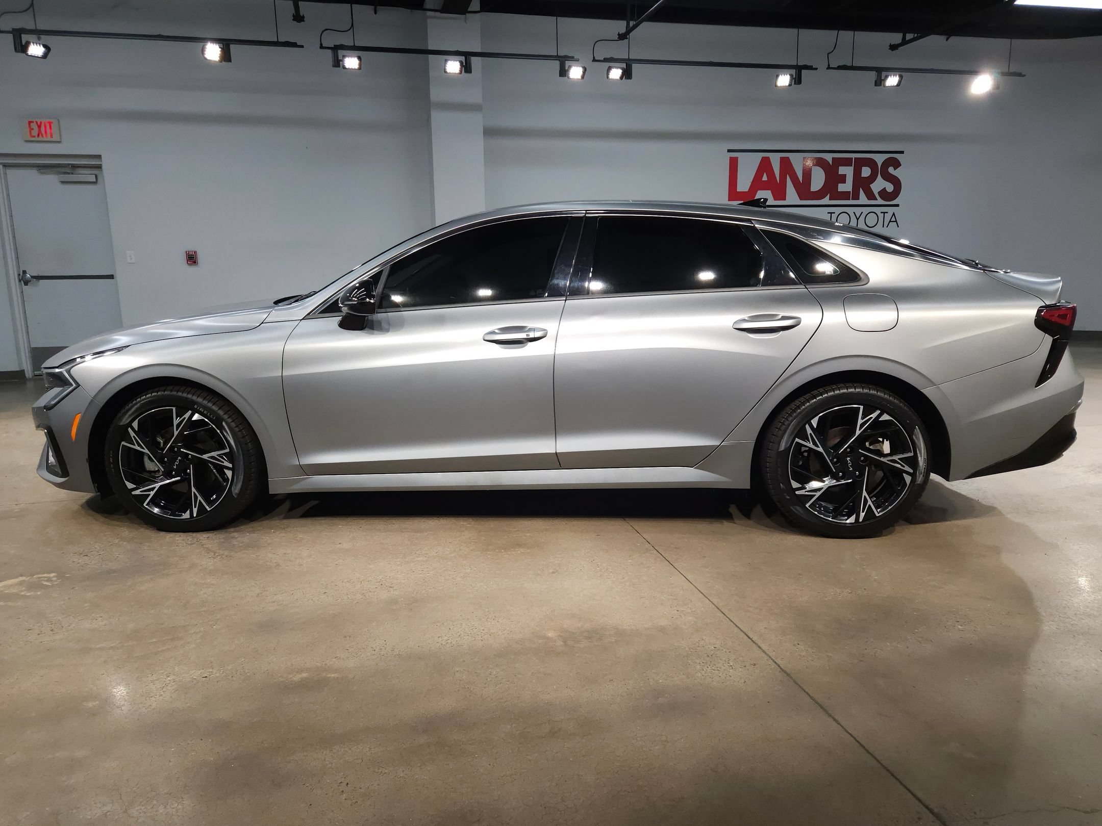 Used 2025 Kia K5 GT-Line w/ GT-Line Premium Package FWD image 4