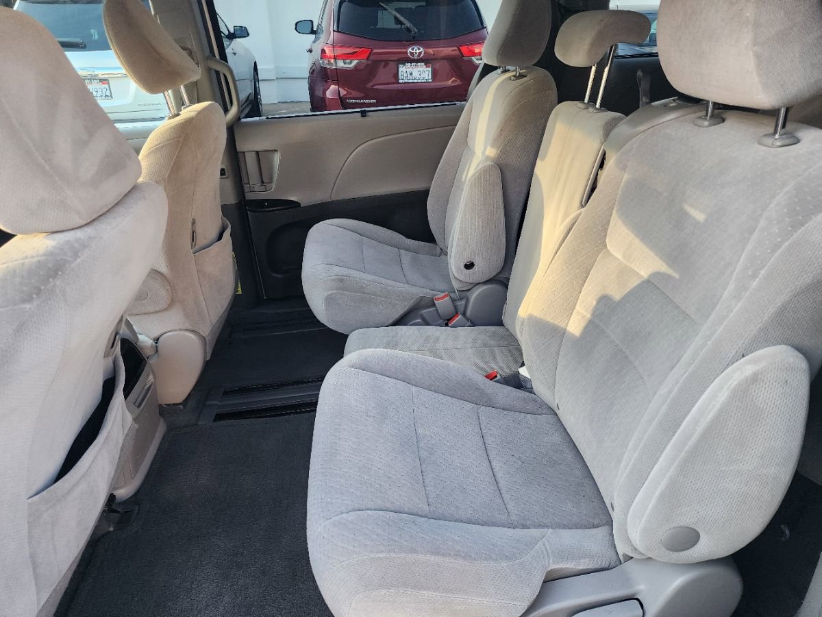 Used 2015 Toyota Sienna LE FWD image 9