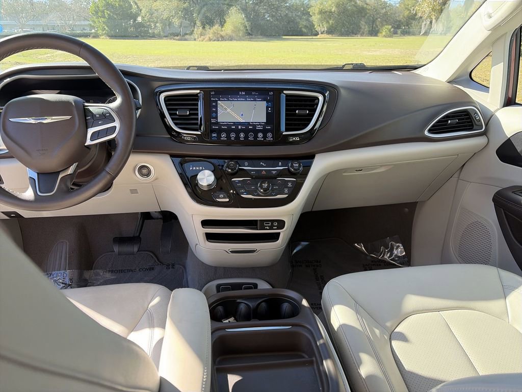 Used 2020 Chrysler Pacifica Touring-L image 26