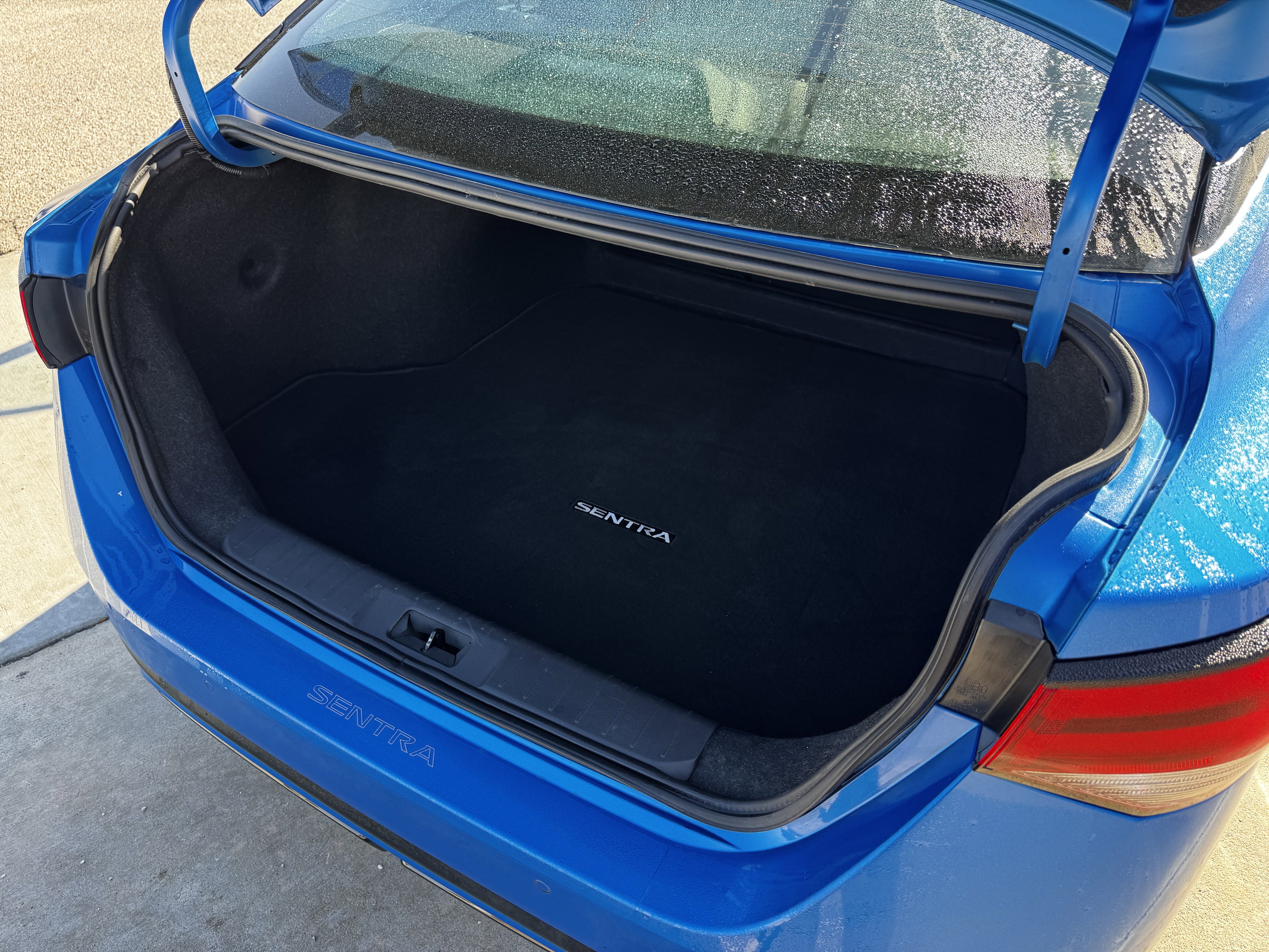 Used 2025 Nissan Sentra SR w/ SR Premium Package image 34