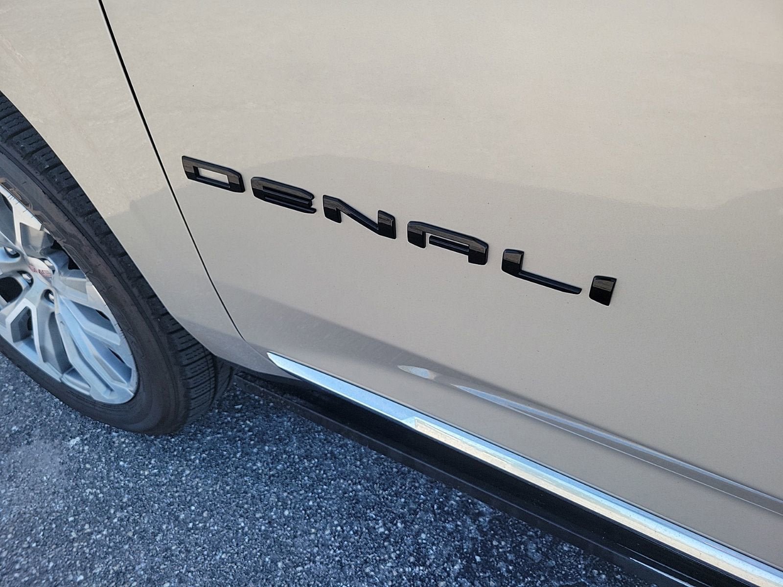 Used 2023 GMC Yukon Denali AWD/4WD image 9