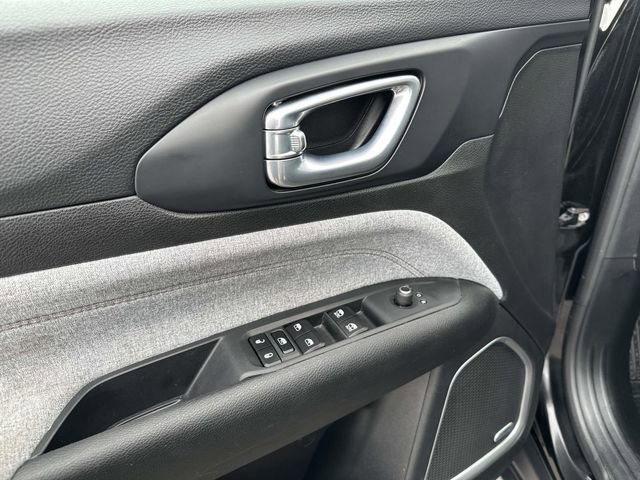 Used 2023 Jeep Compass Latitude w/ Sun and Sound Group image 16