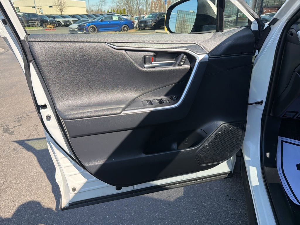 Used 2019 Toyota RAV4 Limited w/ Advanced Technology Package image 28