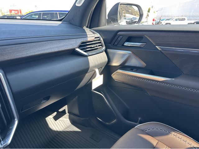 New 2026 GMC Acadia Denali Ultimate w/ LPO, Floor Liner Package AWD/4WD image 5