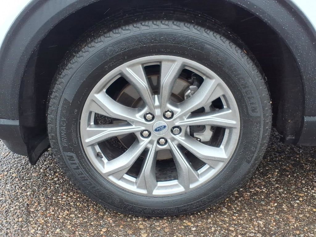 Used 2023 Ford Explorer XLT w/ Equipment Group 202A AWD/4WD image 9