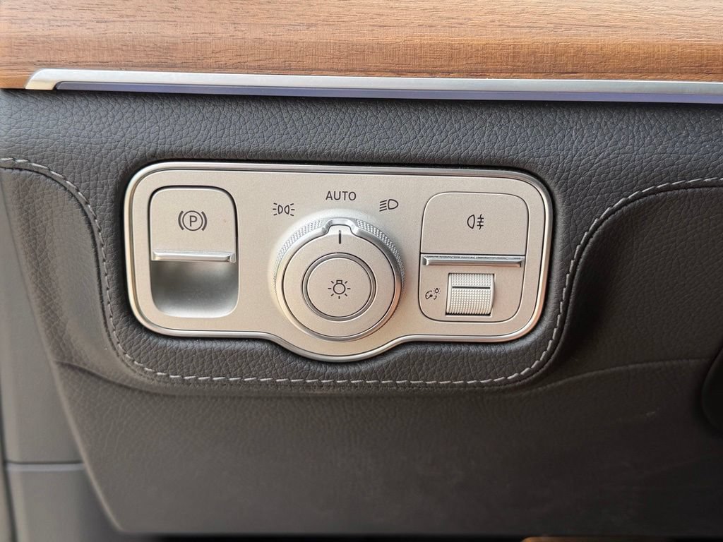 Used 2024 Mercedes-Benz GLS 580 4MATIC image 33