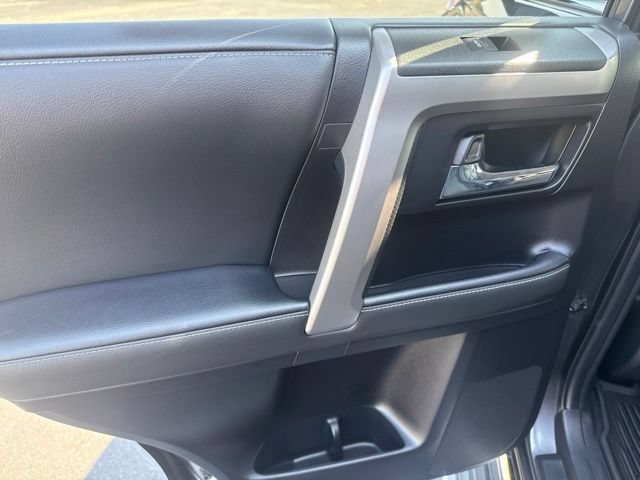 Used 2020 Toyota 4Runner Limited AWD/4WD image 23