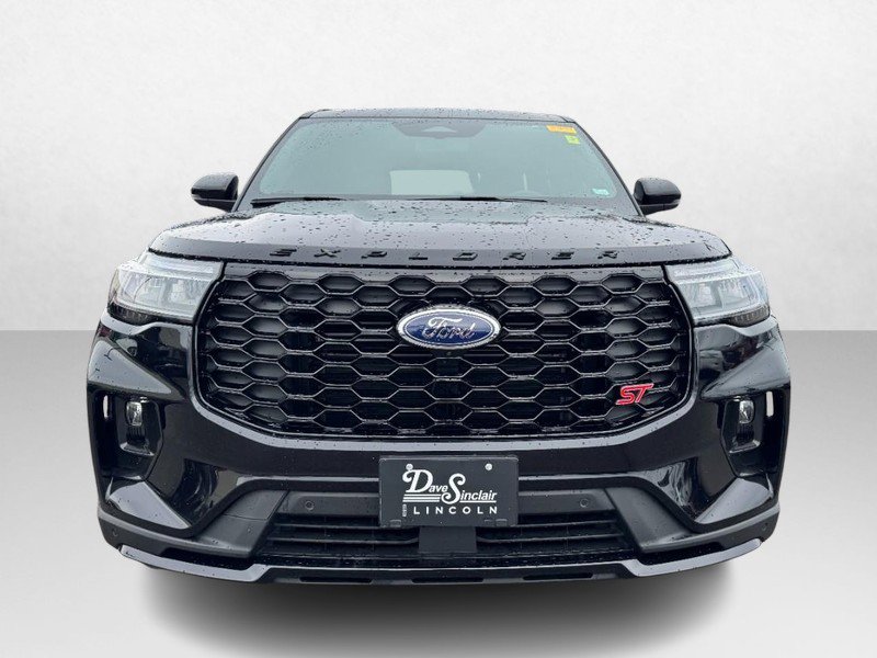 Used 2025 Ford Explorer ST image 2
