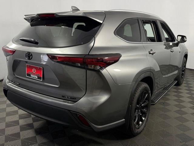 Used 2026 Toyota Highlander XLE image 8