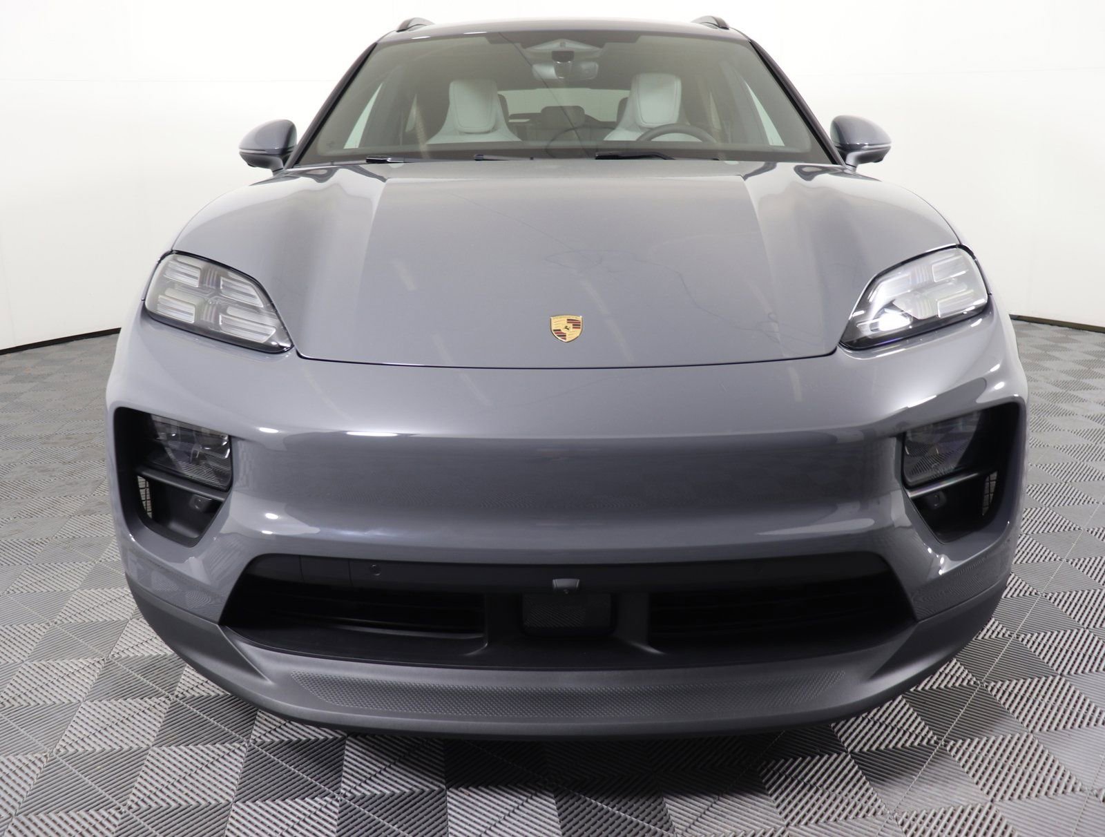 Certified 2025 Porsche Macan Electric RWD image 8