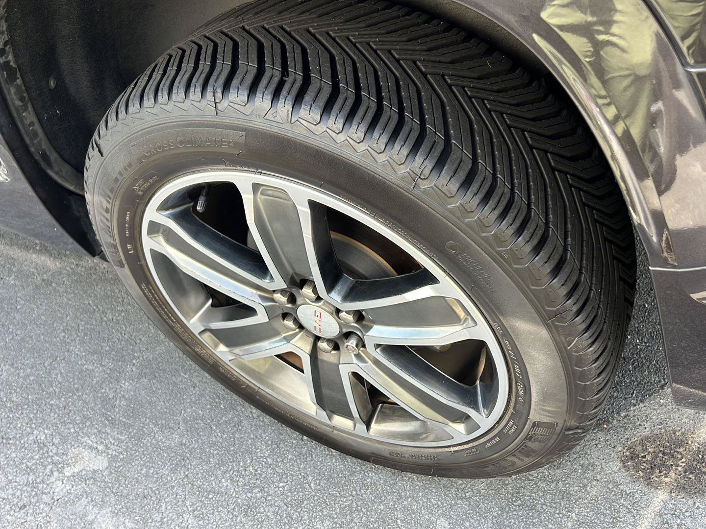 Used 2019 GMC Acadia Denali w/ Technology Package FWD image 9