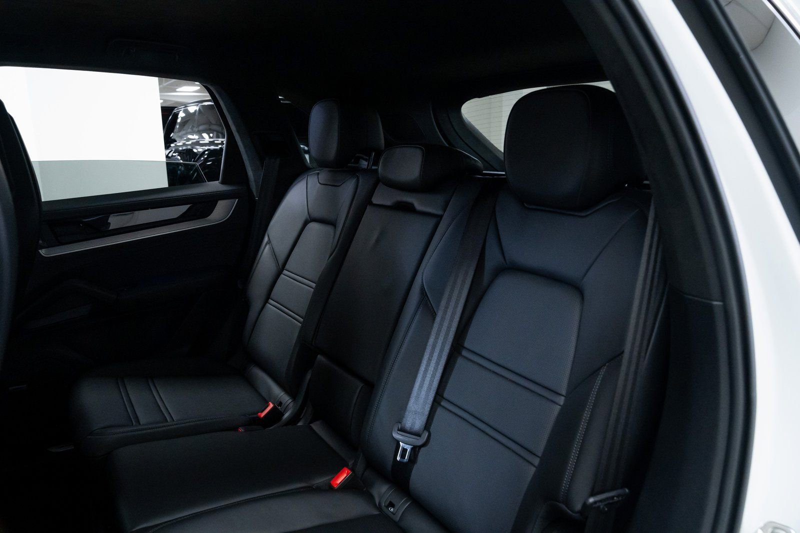 Used 2024 Porsche Cayenne Turbo AWD/4WD image 25