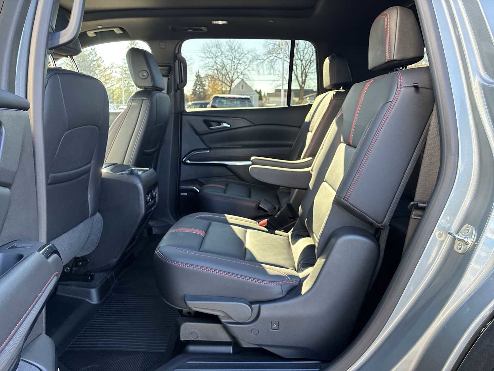 Certified 2025 Chevrolet Traverse RS image 26