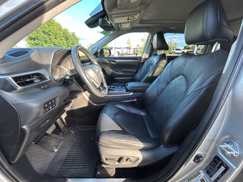 Used 2022 Toyota Highlander Platinum AWD/4WD image 12