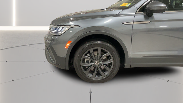 Used 2024 Volkswagen Tiguan SE w/ Panoramic Sunroof Package AWD/4WD image 27