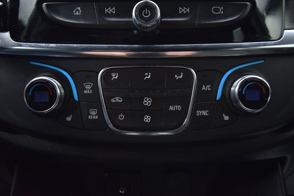 Used 2023 Chevrolet Traverse LT image 33