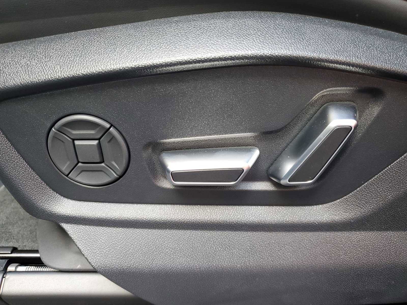 Certified 2025 Audi SQ8 Premium Plus image 13