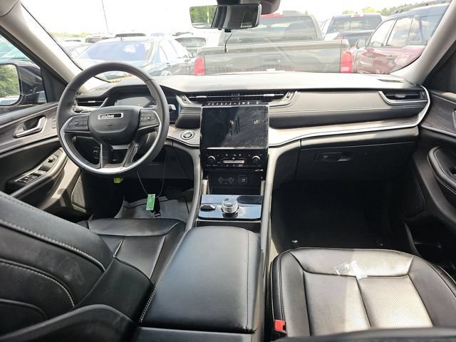 Used 2024 Jeep Grand Cherokee Limited w/ Luxury Tech Group II AWD/4WD image 9