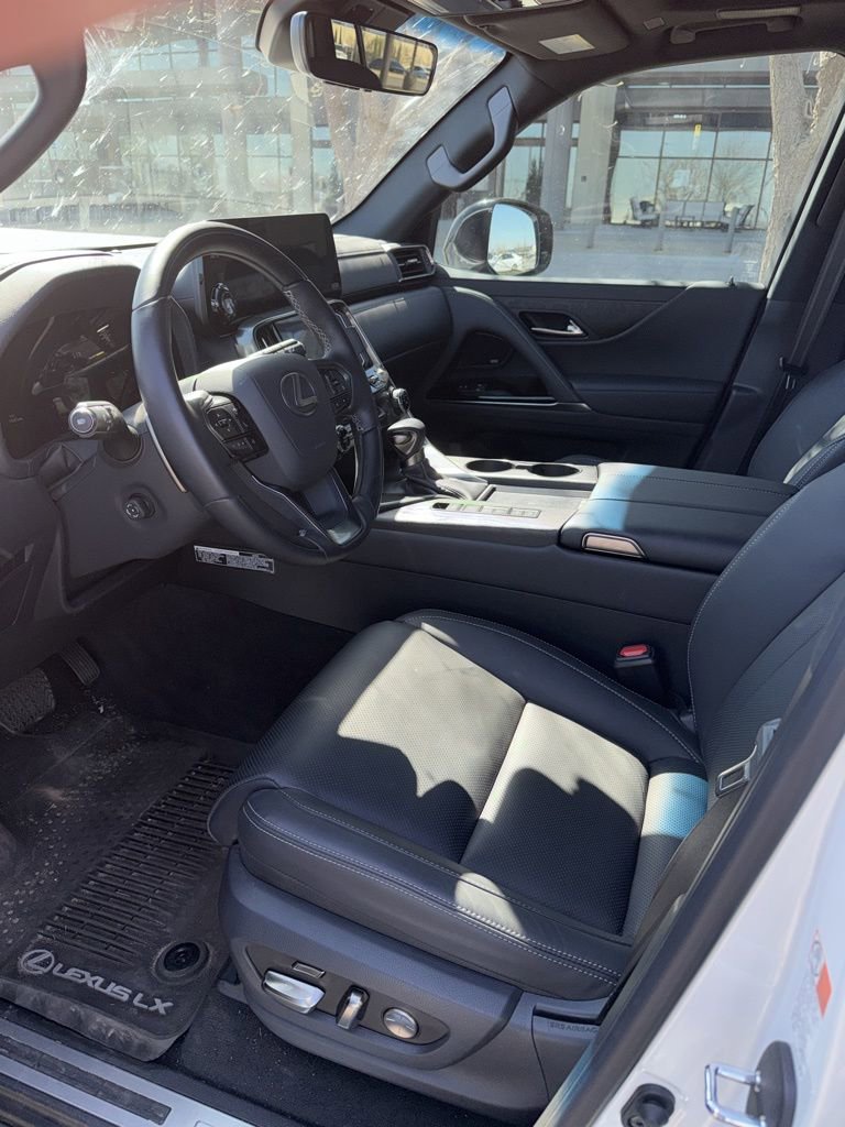 Certified 2024 Lexus LX 600 4WD w/ Appearance Package image 5