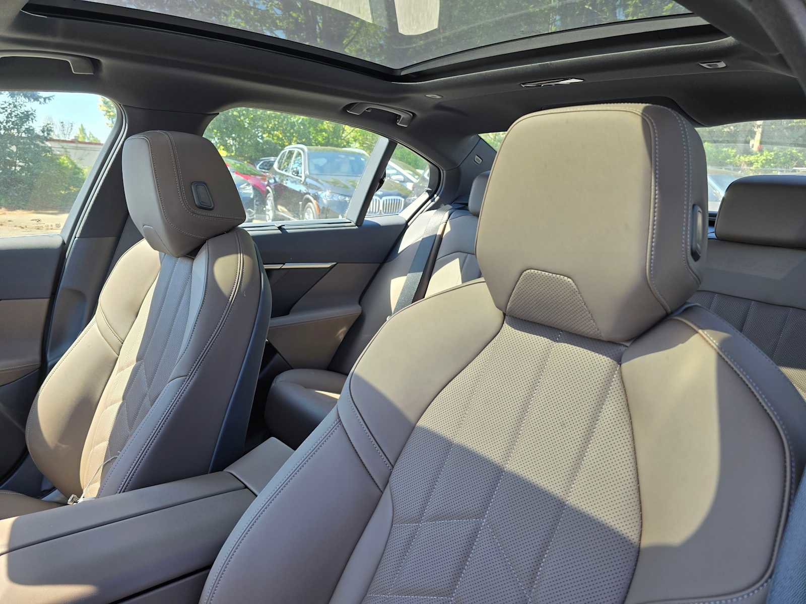 Used 2024 BMW i5 eDrive40i w/ M Sport Package image 24