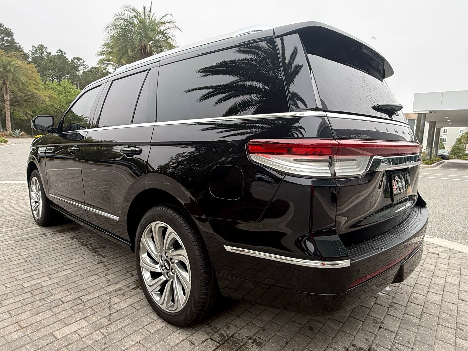 Used 2024 Lincoln Navigator Reserve image 12