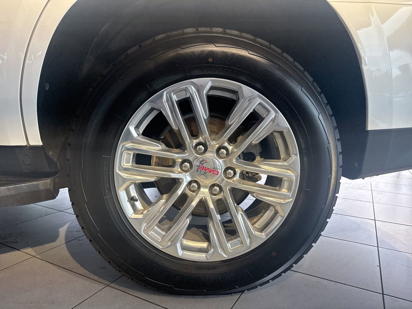 Used 2023 GMC Yukon SLT image 13